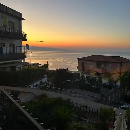 Suite Apartment Taormina بيت ضيافة 4*