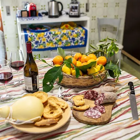 Suite Apartment Taormina بيت ضيافة تاورمينا