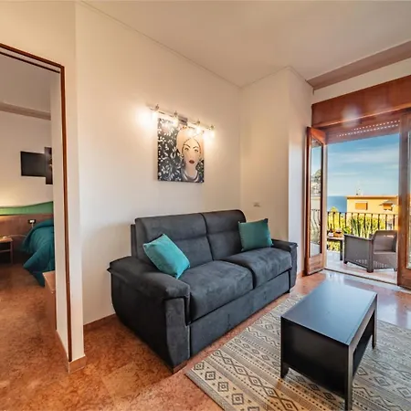 Suite Apartment Taormina بيت ضيافة تاورمينا