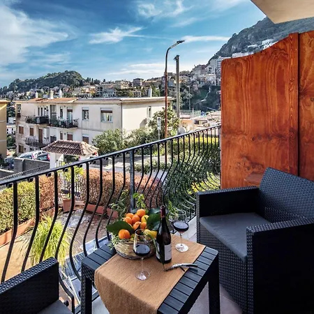 Suite Apartment Taormina بيت ضيافة